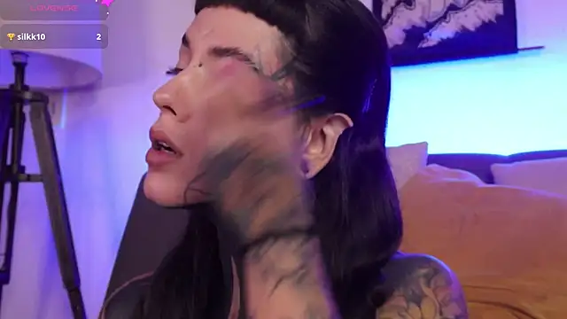 Snapshot of SylveonFox chatting on 10/24/25, 01:35 SylveonFox online show from 10/24/25, 01:35