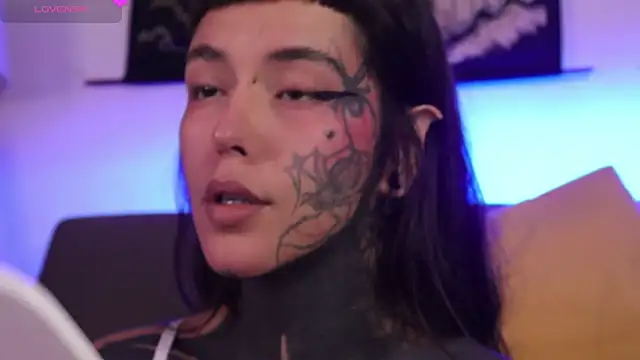 Snapshot of SylveonFox chatting on 10/28/25, 11:03 SylveonFox online show from 10/28/25, 11:03