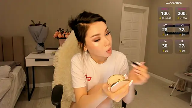 Snapshot of aya_shy chatting on 12/13/24, 09:24 aya shy online show from 12/13/24, 09:24