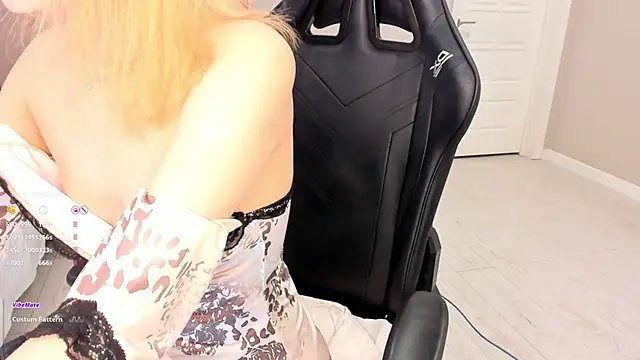 Snapshot of aya_shy chatting on 02/24/25, 04:15 aya shy online show from 02/24/25, 04:15