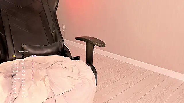 Snapshot of aya_shy chatting on 03/18/25, 01:20 aya shy online show from 03/18/25, 01:20