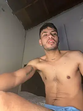 Snapshot of tom_thick chatting on 01/15/25, 03:18 tom thick online show from 01/15/25, 03:18