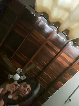 Snapshot of tom_thick chatting on 01/19/25, 06:53 tom thick online show from 01/19/25, 06:53