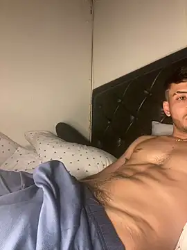 Snapshot of tom_thick chatting on 01/23/25, 10:22 tom thick online show from 01/23/25, 10:22