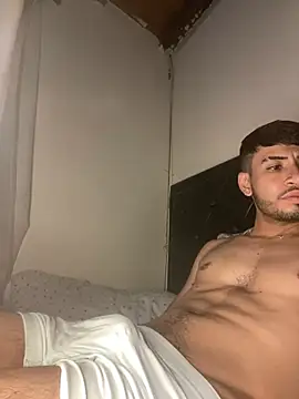 Snapshot of tom_thick chatting on 01/26/25, 03:03 tom thick online show from 01/26/25, 03:03