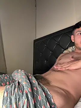 Snapshot of tom_thick chatting on 03/12/25, 03:07 tom thick online show from 03/12/25, 03:07