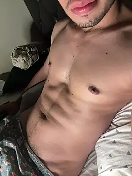 Snapshot of tom_thick chatting on 03/20/25, 10:10 tom thick online show from 03/20/25, 10:10