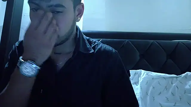 Snapshot of tom_thick chatting on 10/12/25, 06:12 tom thick online show from 10/12/25, 06:12