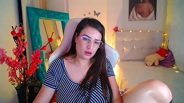 esmeraldaa230 online show from 02/16/25, 11:05