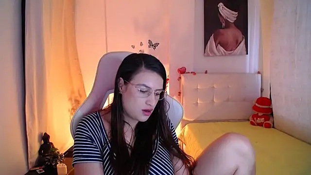 esmeraldaa230 online show from 03/01/25, 04:00