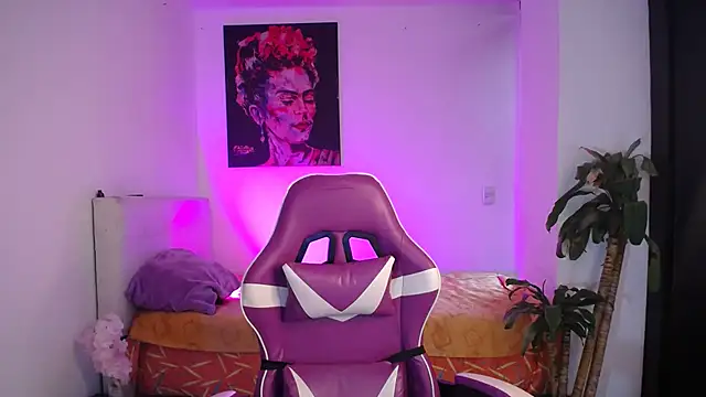 esmeraldaa230 online show from 01/10/26, 07:37