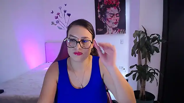 esmeraldaa230 online show from 03/01/26, 07:16