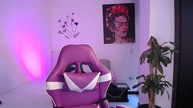 esmeraldaa230 online show from 04/02/26, 04:48