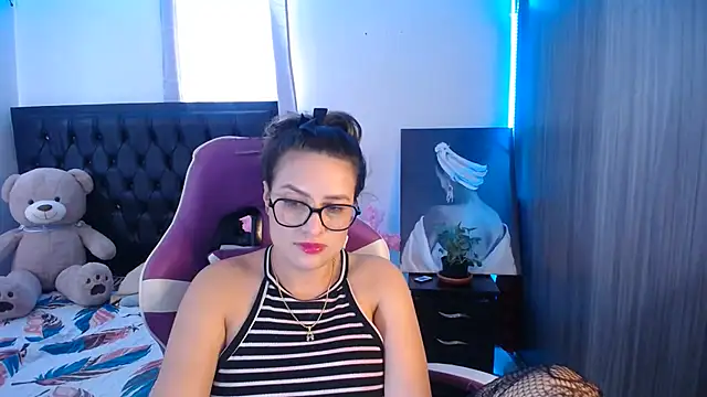 Snapshot of esmeraldaa230 chatting on 05/31/26, 07:26 esmeraldaa230 online show from 05/31/26, 07:26