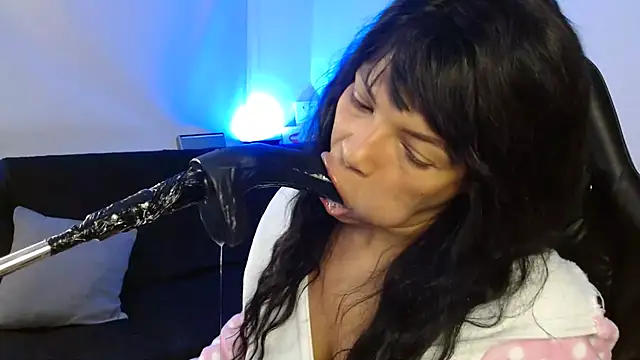 Snapshot of Anabel693 chatting on 02/04/25, 02:21 Anabel693 online show from 02/04/25, 02:21