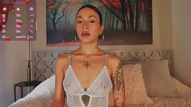 LunaRuso online show from 02/01/26, 05:44