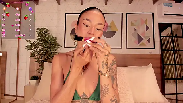 LunaRuso online show from 02/19/26, 07:32