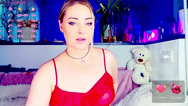 Snapshot of _JuliaSpace_ chatting on 05/17/26, 04:03 JuliaSpace online show from 05/17/26, 04:03