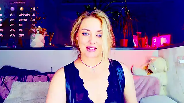  JuliaSpace  online show from 06/27/26, 06:46