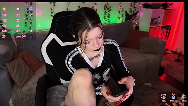 Eva-miller1 online show from 11/23/25, 11:32