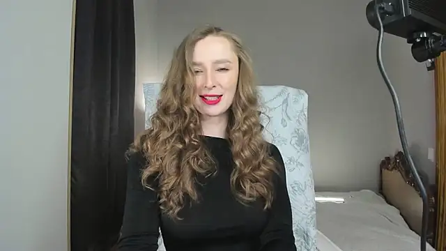 Snapshot of CharlotteWells chatting on 04/13/26, 02:44 CharlotteWells online show from 04/13/26, 02:44