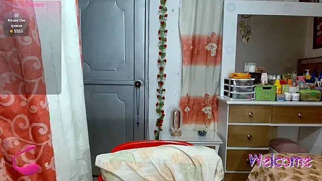 Snapshot of latinahot963 chatting on 10/01/25, 08:48 latinahot963 online show from 10/01/25, 08:48