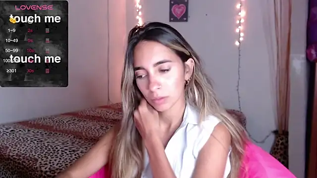 Snapshot of MitchWilson1 chatting on 10/17/25, 10:23 MitchWilson1 online show from 10/17/25, 10:23