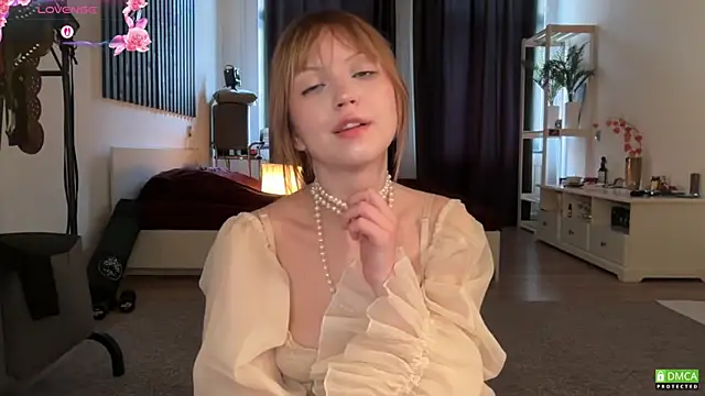 Snapshot of electric_babe chatting on 10/21/25, 11:00 electric babe online show from 10/21/25, 11:00