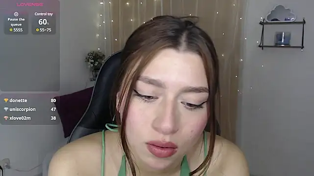 mily thomson b  online show from 02/06/25, 02:44