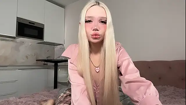 Snapshot of diaqua chatting on 11/13/25, 12:42 diaqua online show from 11/13/25, 12:42