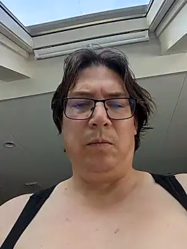 Snapshot of owned_by_goddess_laurie chatting on 06/22/26, 02:58 owned by goddess laurie online show from 06/22/26, 02:58