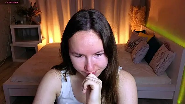 Snapshot of Little_doll_meow chatting on 10/10/25, 02:43 Little doll meow online show from 10/10/25, 02:43