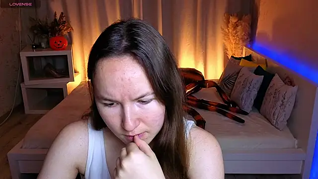 Snapshot of Little_doll_meow chatting on 10/14/25, 02:45 Little doll meow online show from 10/14/25, 02:45