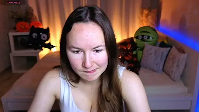 Snapshot of Little_doll_meow chatting on 10/15/25, 02:44 Little doll meow online show from 10/15/25, 02:44