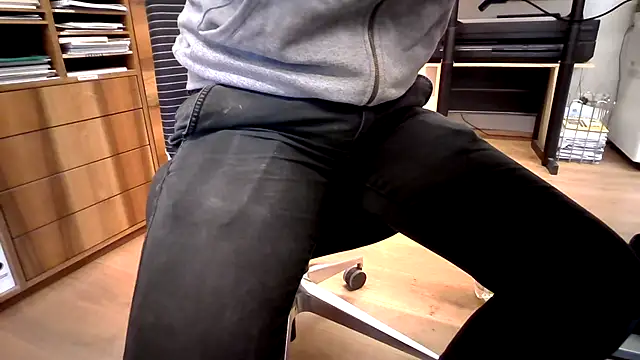 Snapshot of 10_1992 chatting on 12/09/24, 10:54 10 1992 online show from 12/09/24, 10:54