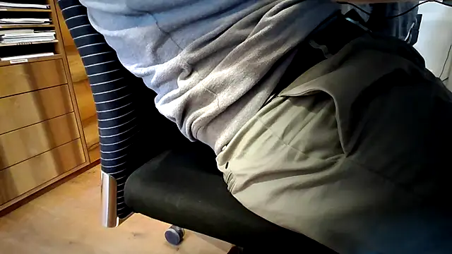 Snapshot of 10_1992 chatting on 03/10/25, 09:32 10 1992 online show from 03/10/25, 09:32