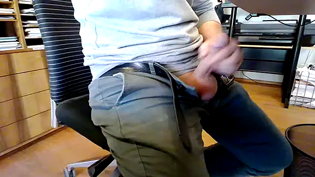 Snapshot of 10_1992 chatting on 03/18/25, 01:09 10 1992 online show from 03/18/25, 01:09