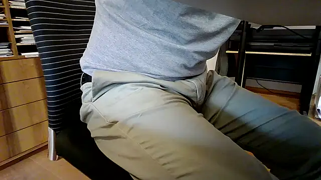 Snapshot of 10_1992 chatting on 09/11/25, 08:03 10 1992 online show from 09/11/25, 08:03