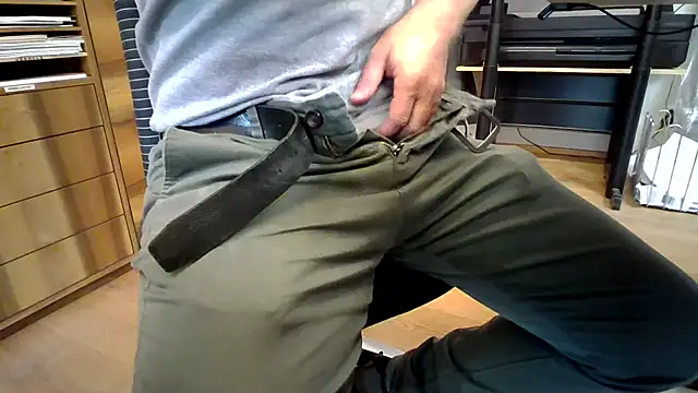 Snapshot of 10_1992 chatting on 09/22/25, 08:16 10 1992 online show from 09/22/25, 08:16