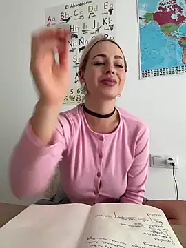 Snapshot of streetdoll chatting on 02/07/25, 11:01 streetdoll online show from 02/07/25, 11:01