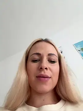 Snapshot of streetdoll chatting on 02/09/25, 03:34 streetdoll online show from 02/09/25, 03:34