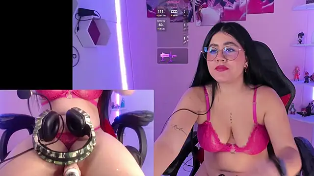 Snapshot of DanielaHang chatting on 12/14/24, 01:27 DanielaHang online show from 12/14/24, 01:27
