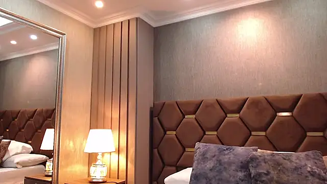 ThaniaJones online show from 04/14/26, 11:49