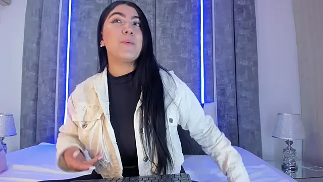 Snapshot of PaulinaDuarte chatting on 12/26/24, 02:05 PaulinaDuarte online show from 12/26/24, 02:05