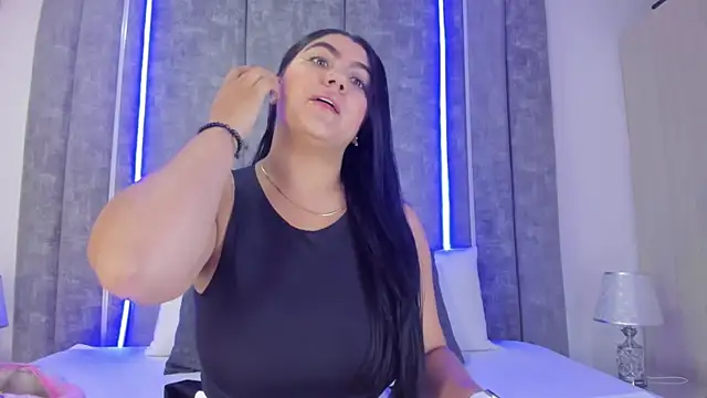 Snapshot of PaulinaDuarte chatting on 12/28/24, 12:45 PaulinaDuarte online show from 12/28/24, 12:45