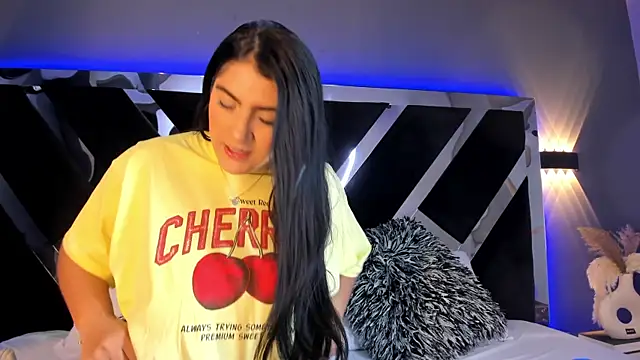 Snapshot of PaulinaDuarte chatting on 02/06/25, 11:21 PaulinaDuarte online show from 02/06/25, 11:21