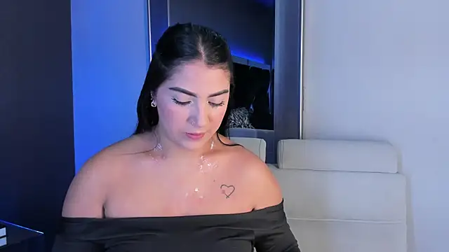 Snapshot of PaulinaDuarte chatting on 09/24/25, 01:25 PaulinaDuarte online show from 09/24/25, 01:25