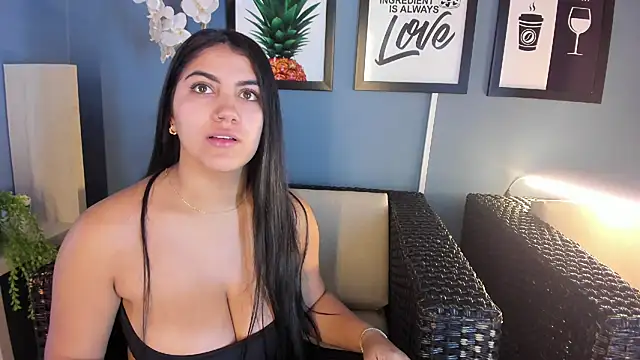 Snapshot of PaulinaDuarte chatting on 10/07/25, 12:02 PaulinaDuarte online show from 10/07/25, 12:02