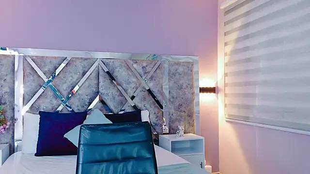 Snapshot of PaulinaDuarte chatting on 10/18/25, 01:12 PaulinaDuarte online show from 10/18/25, 01:12