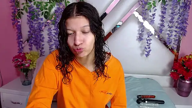 Perla Skinnyy online show from 12/19/24, 03:18